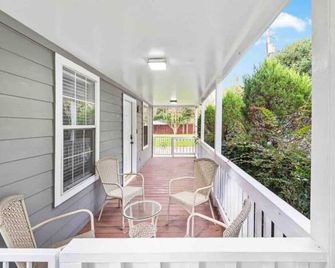 Sweet Little House A near IAH airport - Humble - Balcony