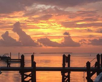 Beautiful Modern Studio, recently remodeled, new to the market, Summer Sea 405 - Plantation Key - Beach