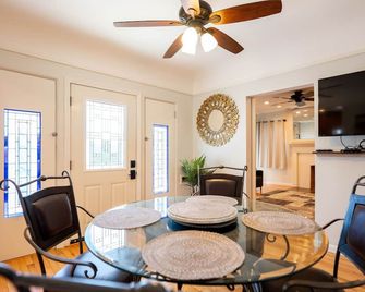 Close To Everything Fun - Charming 2-Br /2 Ba House In San Diego Wifi Ac Parking - סן דייגו - חדר אוכל