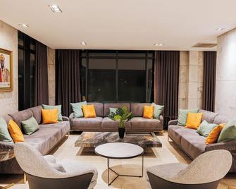 Riviera Royal Hotel - קונקרי - סלון