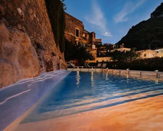 Amalfi Resort - Amalfi - Alberca