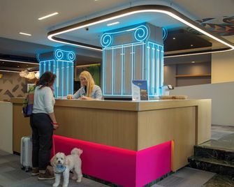 Casual Kubic Athens Hotel by Casual Hoteles - אתונה - דלפק קבלה