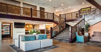 Best Western Plus Hilltop Inn - Redding - Lobby