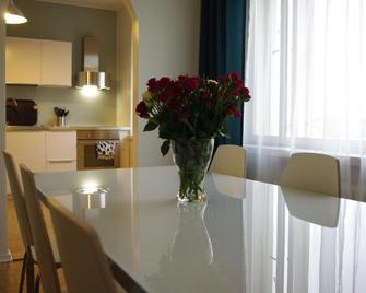 Borent Suite Apartment - Turku - Comedor