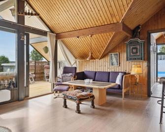 Amazing home in Kirke Såby with house a panoramic view - Kirke Såby - Sala de estar