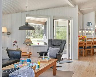 8 person holiday home in Nexø - Nexo