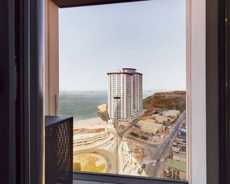 E1 18th Floor Studios - Scenic Sea & Beach Views - Gibraltar - Balcony