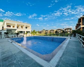 Corbett Green Retreat Resort - Rāmnagar - Pool