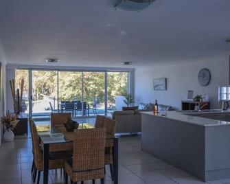 Husky Sea Breeze Apartment - Directly opposite the beach - Huskisson - Essbereich