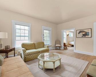 Carriage Cottage- in the Heart of Everything Delaware - Delaware