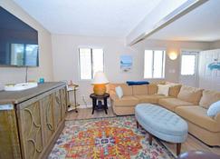 Bay Vista 102 condo - Ocean City - Living room