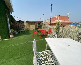 Goroomgo Vhyom Sky Palace Near Sakherbazar Metro Station Kolkata - Calcuta - Patio