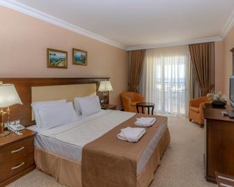 Latanya Park Resort - Bodrum - Bedroom
