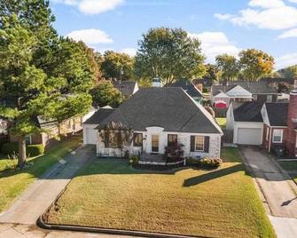Vintage Chic Cottage - Tulsa - Building