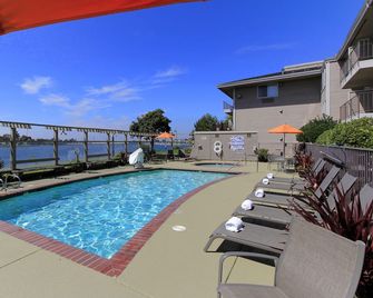 Executive Inn & Suites Oakland - Oakland - Piscine