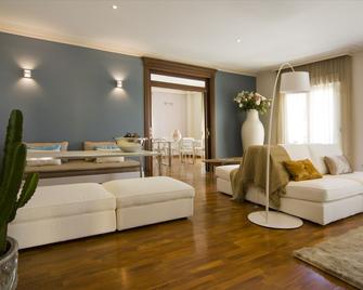 Hotel Boutique Villa Lorena by Charming Stay - Málaga - Living room