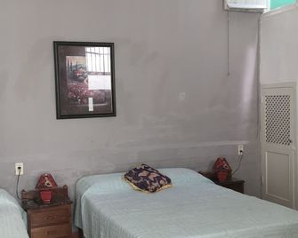 Hostal Roberto y Marta - Santa Clara - Habitación