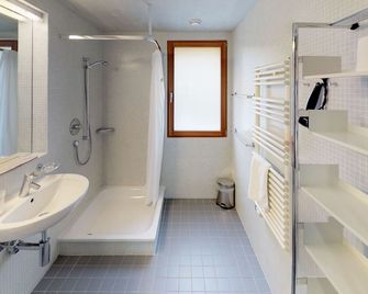 Reka-Feriendorf Disentis - Disentis/Mustér - Bathroom