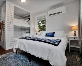 Purple Door Cottage in the heart of Middlebury! - Middlebury