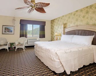 Super 8 by Wyndham Cloquet - Cloquet - Bedroom