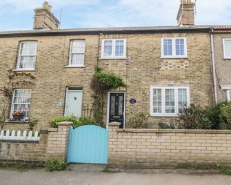 Sea Pearl, Pakefield - Lowestoft - Building