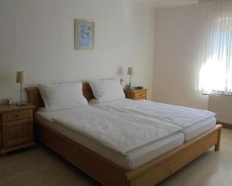 Hotel-Pension Hommen - Koblenz - Schlafzimmer