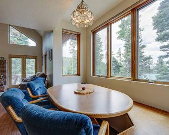 Cozy Cabin with Deck and Fireplace in Beaver! - Beaver - Dining room