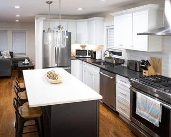 Moreland St 2 bed · Stunning, 10minutes to Boston-Parking&Washer/Dryer - Somerville - Cocina