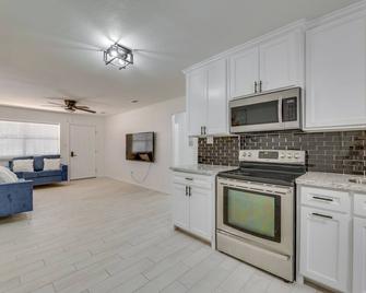 Modern Home In Edinburg Half-Mi Walk To Utrgv! - Edinburg - Kitchen
