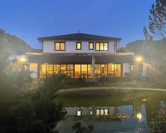 Hôtel Restaurant Le Cavalier - Delémont - Building