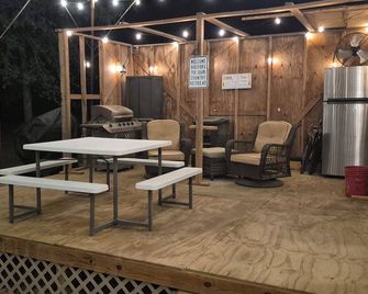 The Sassy Kaktus Tiny Home, Near Lake & Marina - Jewett - Patio