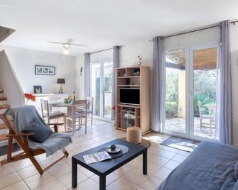 Holiday Home Maison Cléo by Interhome - Cogolin - Wohnzimmer