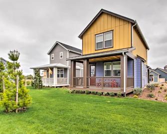 Walk to Beach Ocean Shores House with Fireplace - Ocean Shores - Edificio