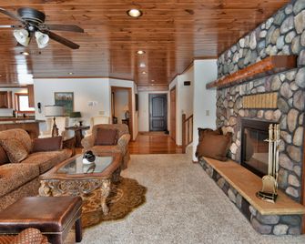 Peace Of Mind On Namakagon Condo - Cable - Living room