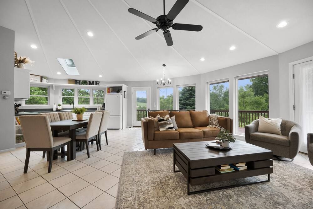 Cozy & Beautiful Riverfront Home | Perfect Getaway