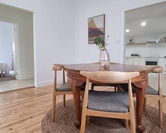 Myrtle Cottage. Revamped 1900's Miners Cottage. Close to Ararat town centre. - Ararat - Dining room