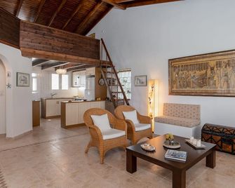 Cute 2 bedroom villa in Svoronata, Kefalonia for your cozy and relaxing holiday - Svoronáta - Living room