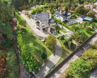 Majestic Manor in Valença with private pool - Valença - Outdoor view