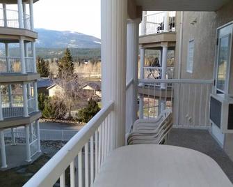 Fairmont, 1 bedroom 4 guests with Jacuzzi\n\n - Fairmont Hot Springs - Balcony