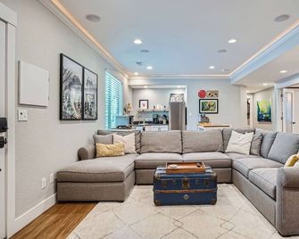 2 Bd Apt/Privt Entry/Denver's Central Park Neighborhood/5 min. to Anschutz - Denver - Soggiorno
