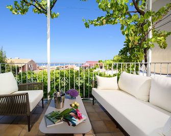 Sebastian's Family Hotel and Taverna - Agios Gordios Beach - Agios Gordios - Balkon