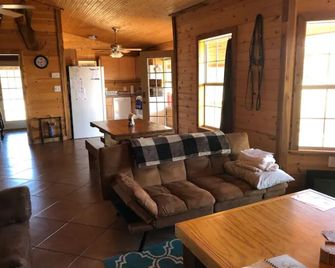 Cottonwood Creek Cabins - Alpine, Tx - Alpine - Huiskamer