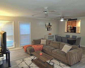 3 Bedroom 2 Bathroom Cozy, Condo in Laurel, Maryland - Central Location - Laurel - Living room