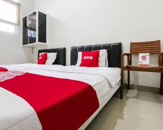 Hotel O Tamansari Guest House - Surakarta City - Bedroom