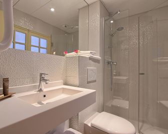Hotel des Deux Continents - Paris - Bathroom