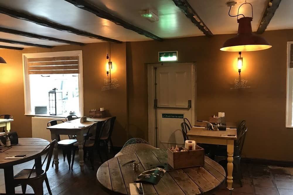 ذا سوان هوتل سموك آند تاب هاوس - تلفورد - مطعم