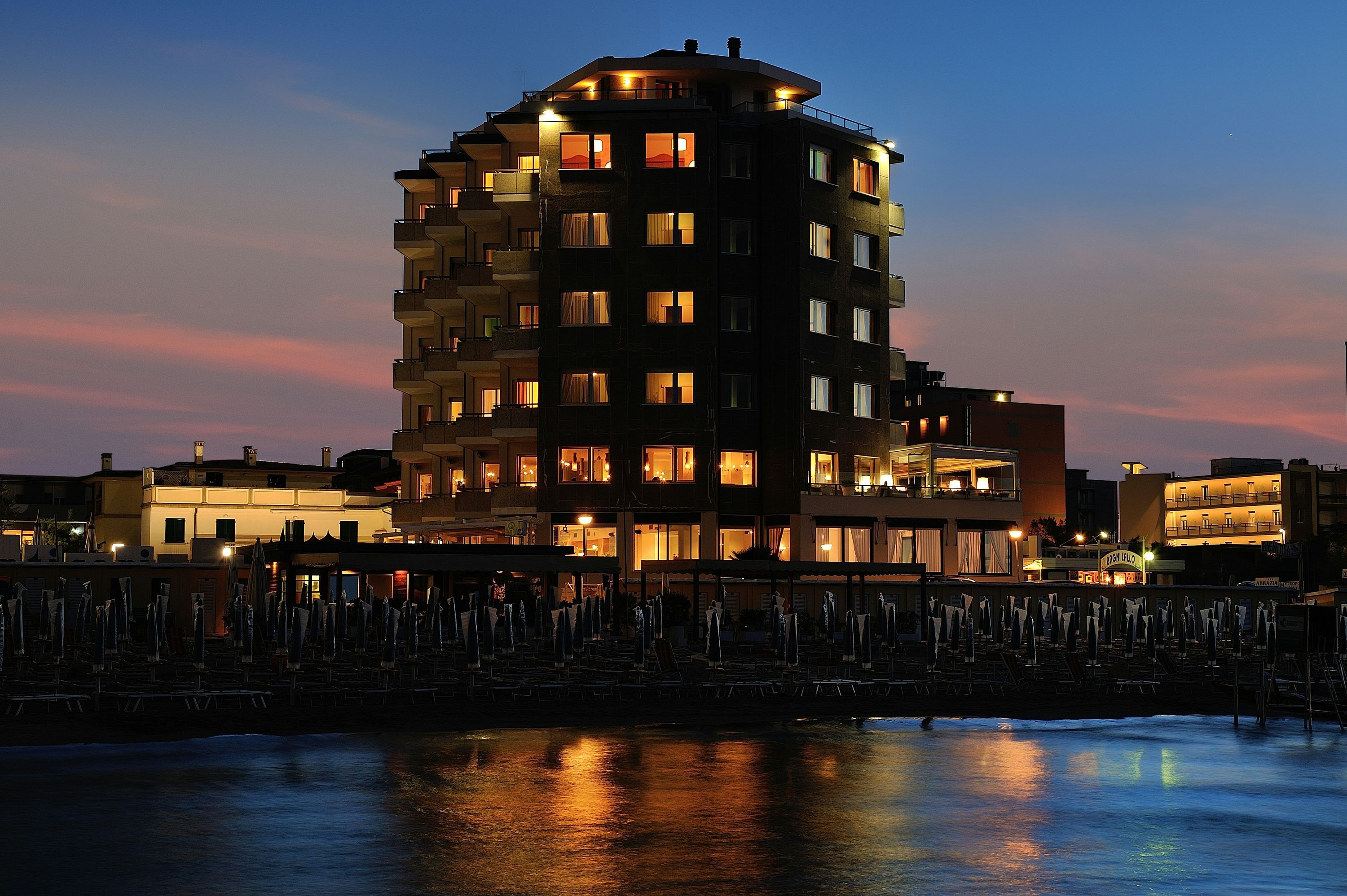 Unahotels Imperial Sport Hotel - פזארו - בניין