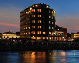 Unahotels Imperial Sport Hotel - Pesaro - Edificio