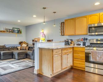 12 Mi to Denver Golden Vacation Rental! - Golden - Kitchen