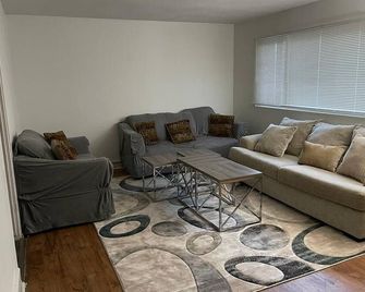 Notre Dame - South Bend - Living room